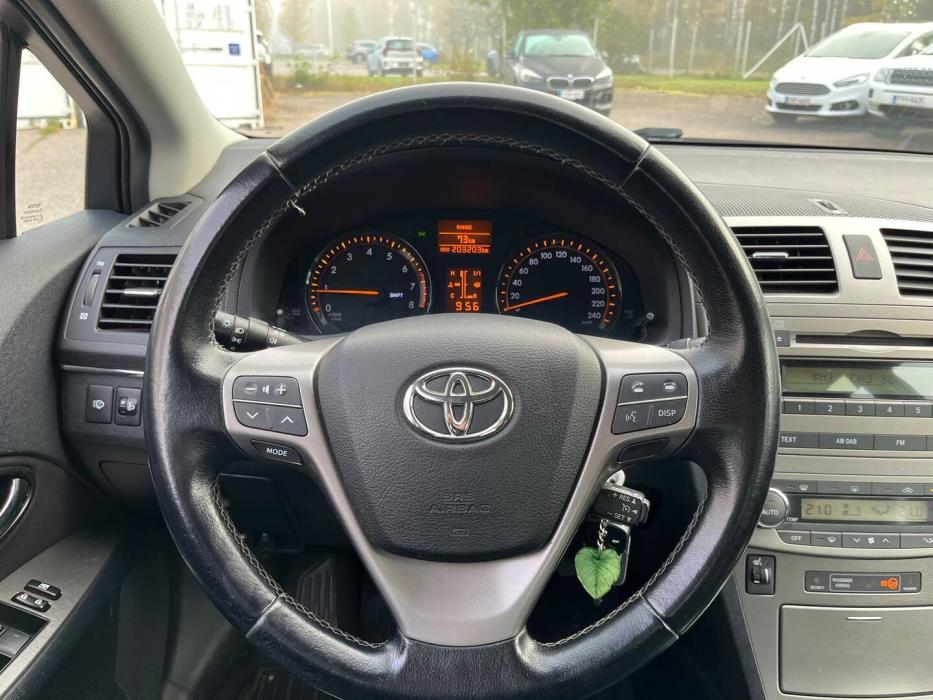 TOYOTA Avensis 2012