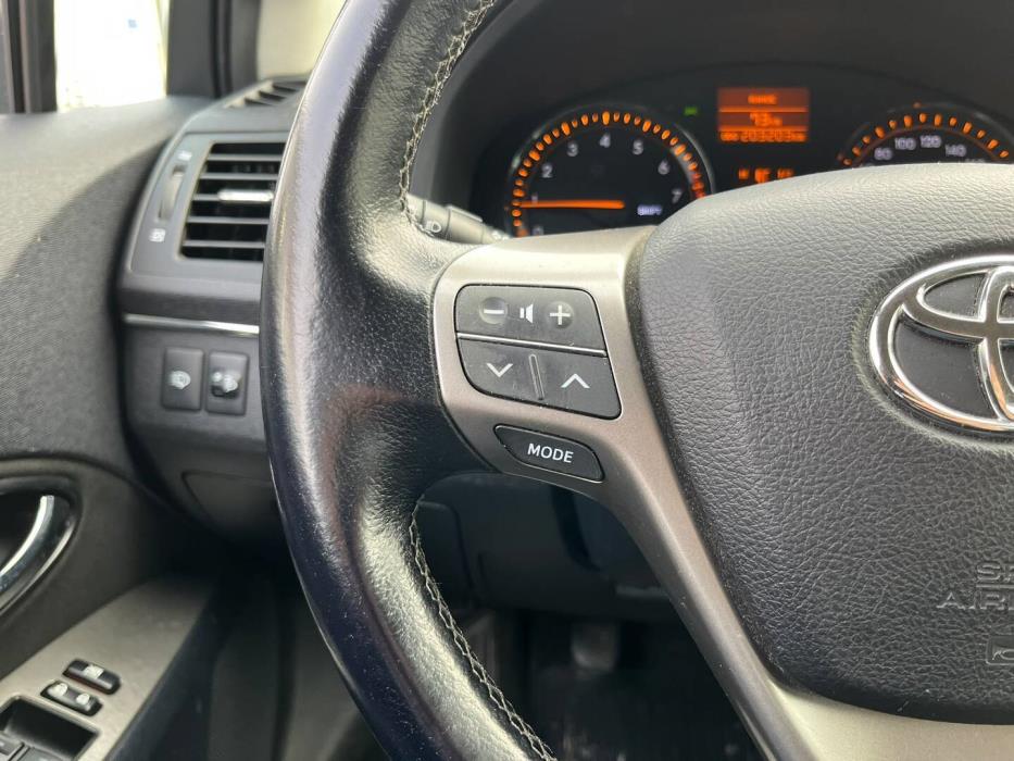 TOYOTA Avensis 2012