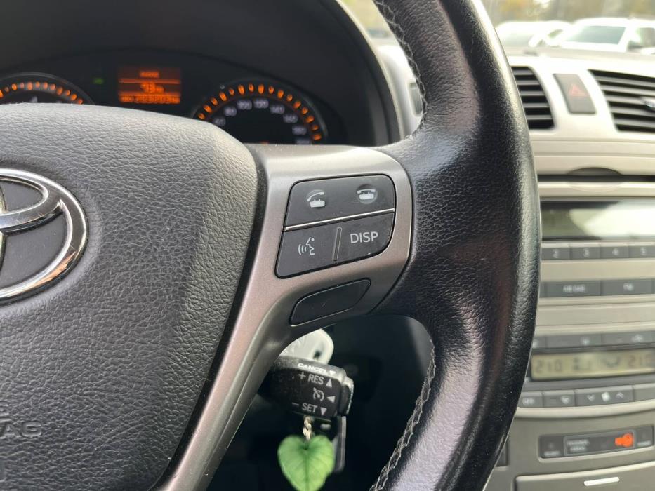 TOYOTA Avensis 2012