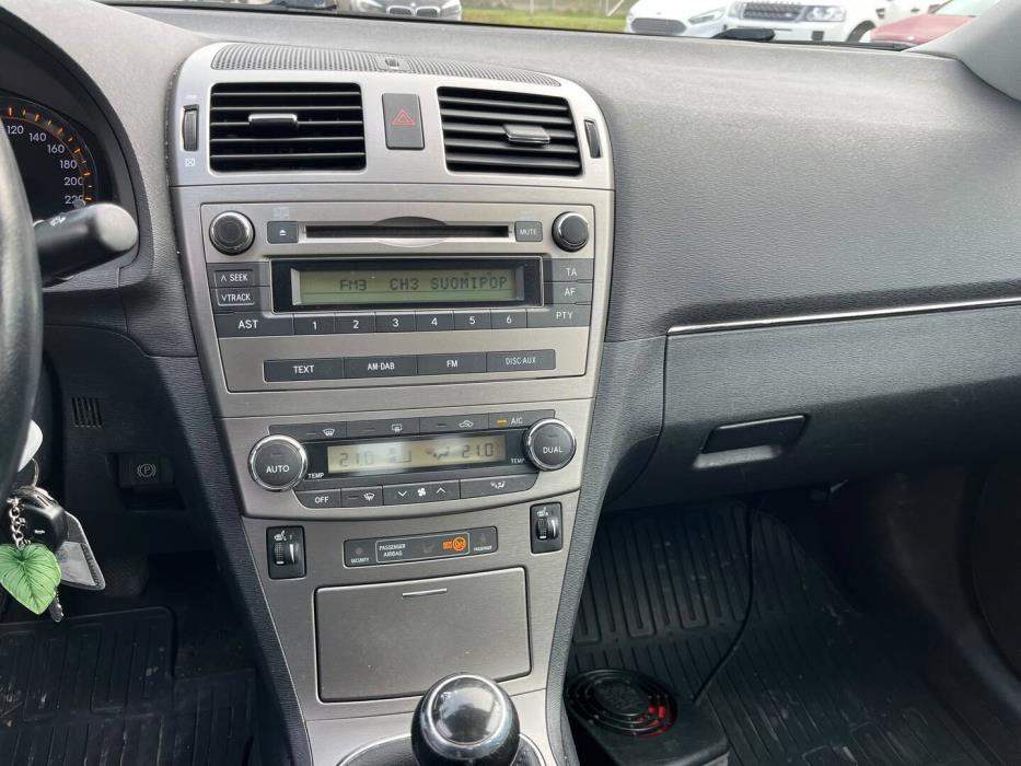TOYOTA Avensis 2012