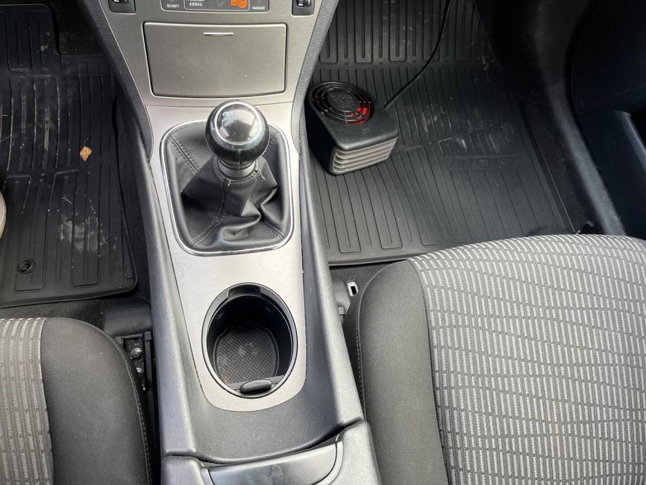 TOYOTA Avensis 2012