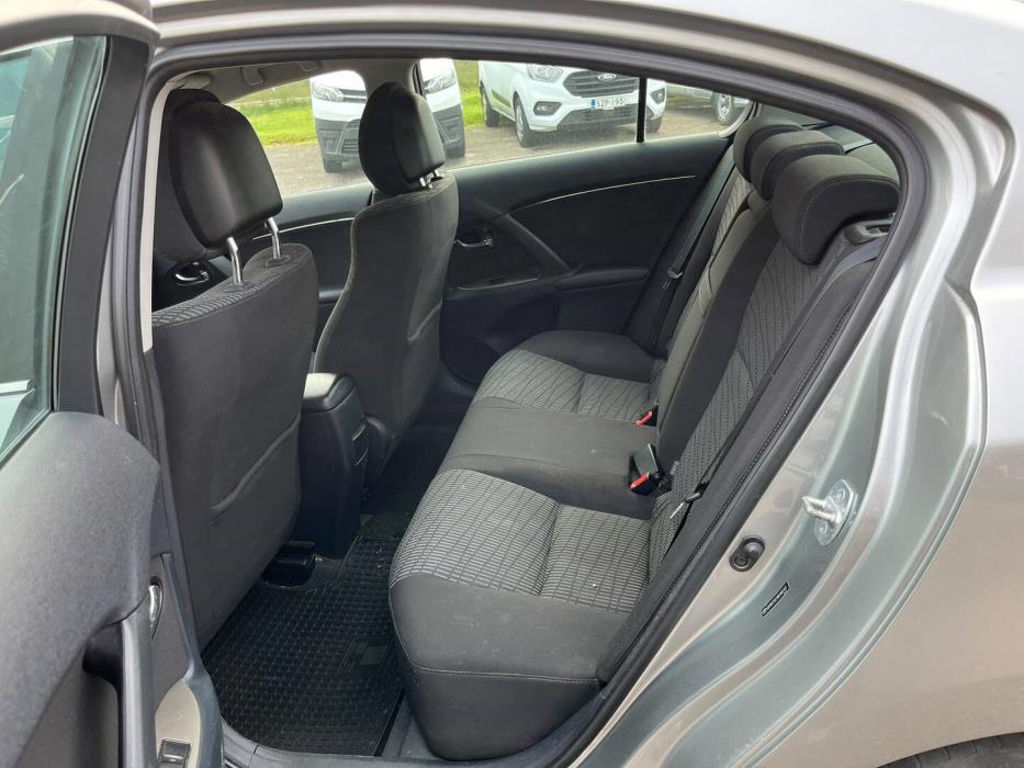 TOYOTA Avensis 2012