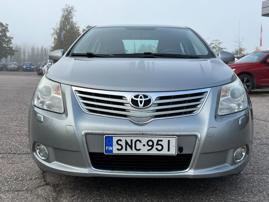 TOYOTA Avensis 2012