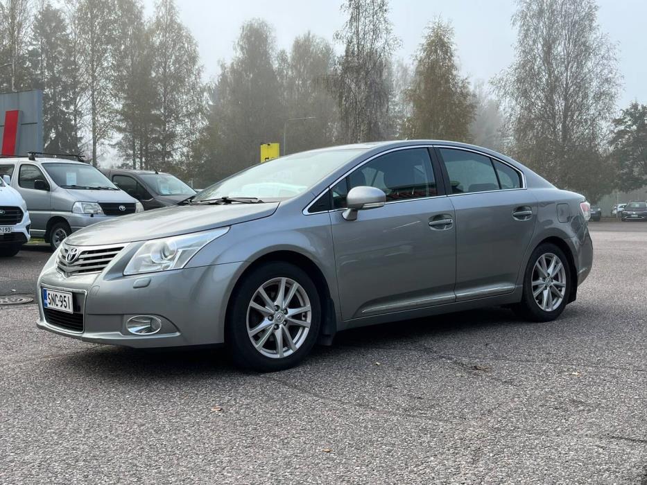 TOYOTA Avensis 2012