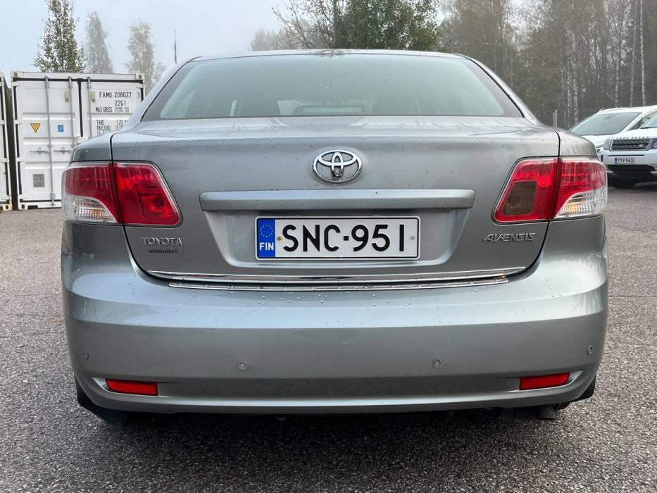 TOYOTA Avensis 2012