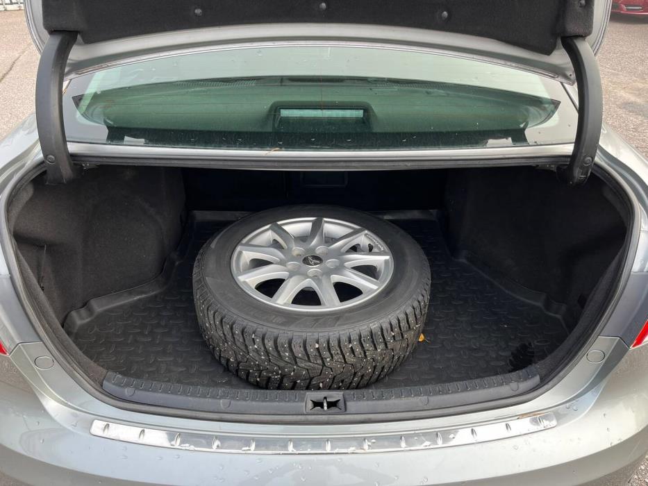TOYOTA Avensis 2012