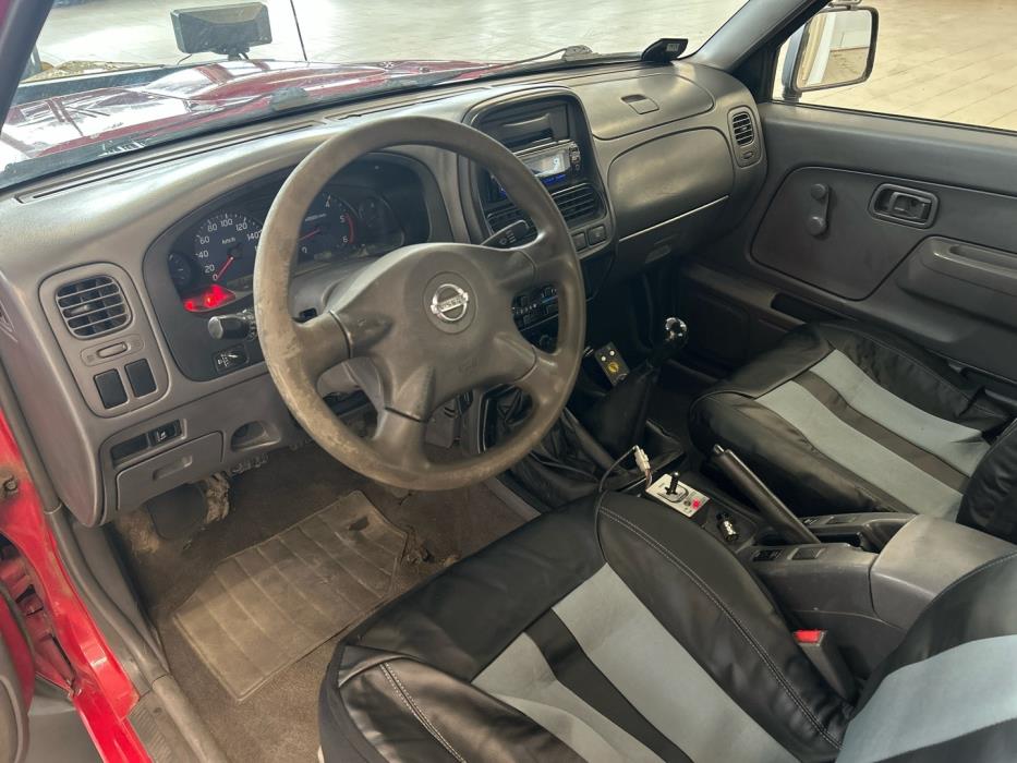NISSAN Cab 2002