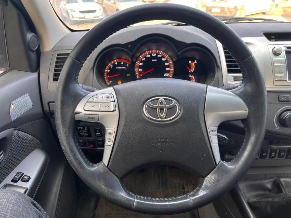 TOYOTA Hilux 2012