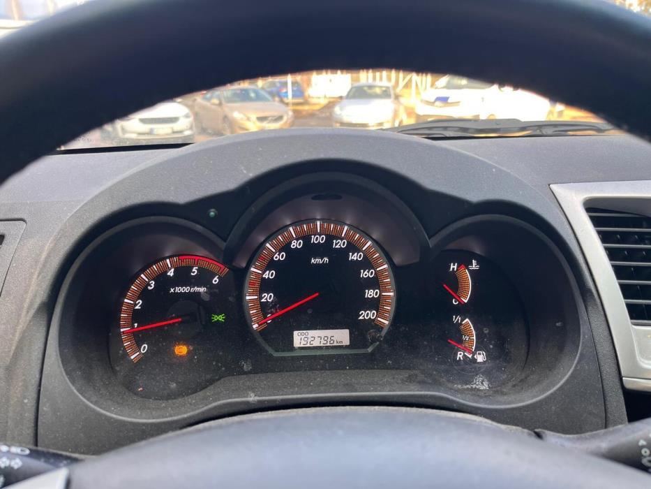 TOYOTA Hilux 2012