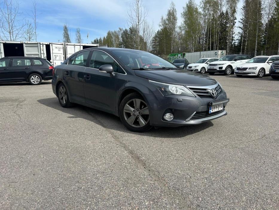 TOYOTA Avensis 2015