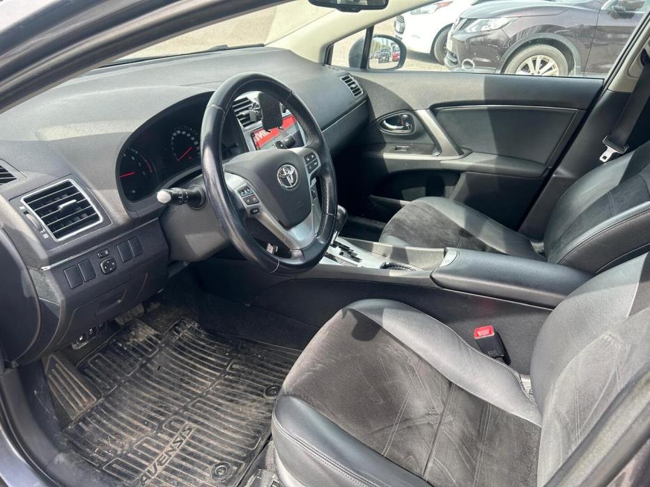 TOYOTA Avensis 2015