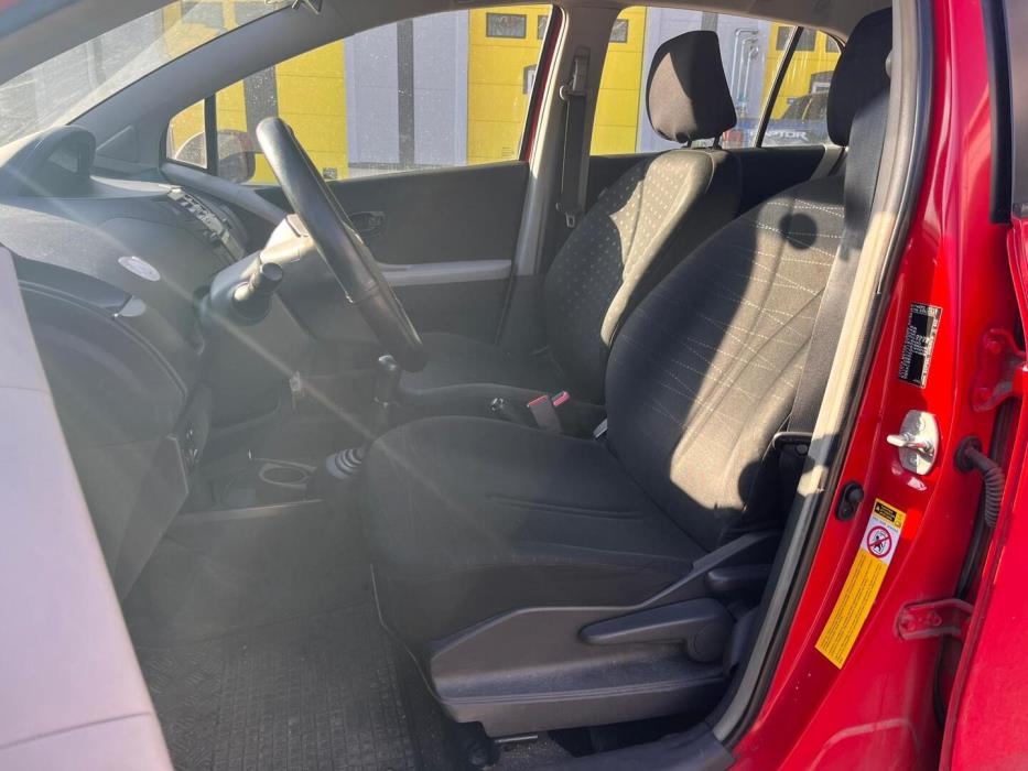 TOYOTA Yaris 2006