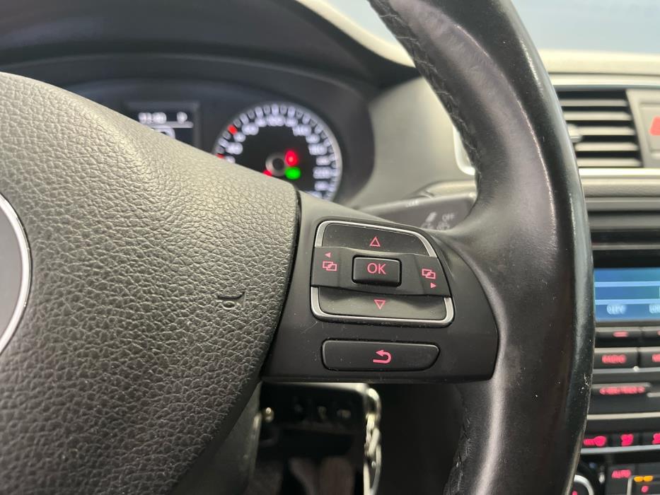 VOLKSWAGEN Jetta 2012