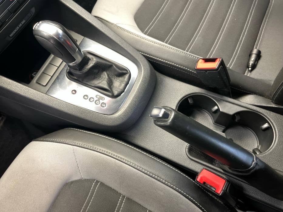 VOLKSWAGEN Jetta 2012