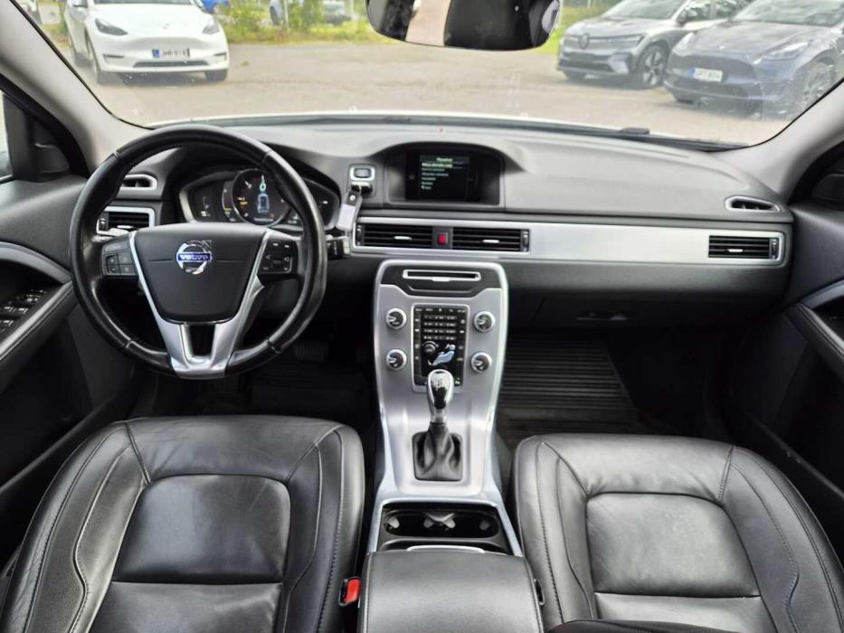 VOLVO V70 2015