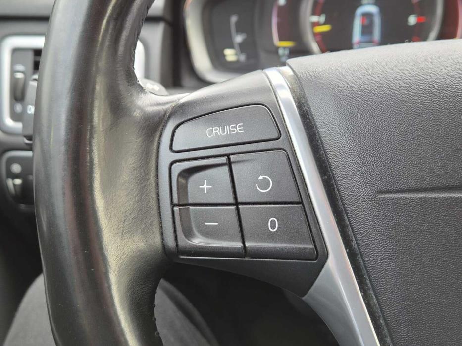 VOLVO V70 2015