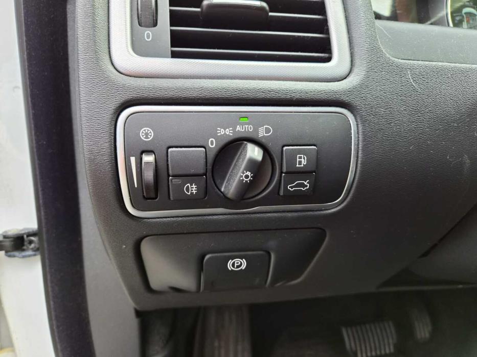 VOLVO V70 2015