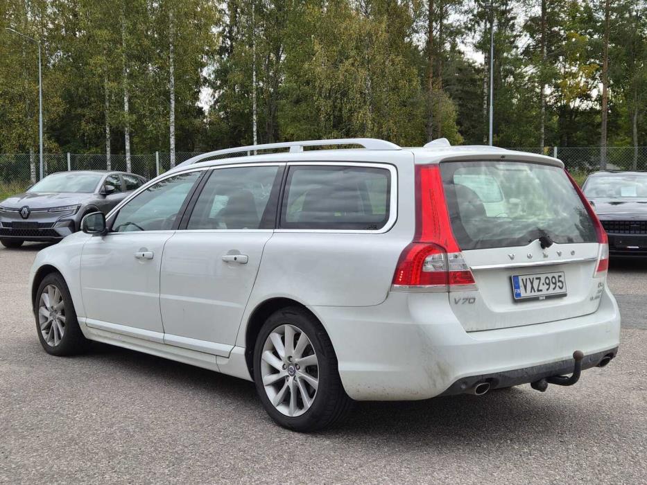 VOLVO V70 2015