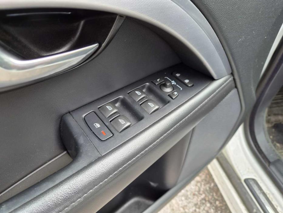 VOLVO V70 2015