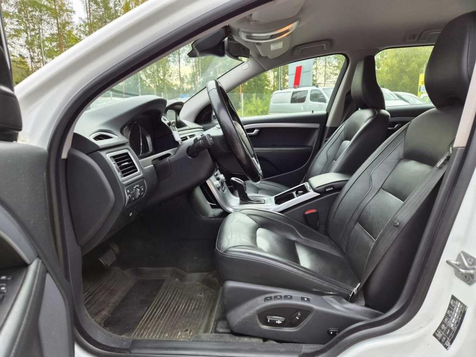 VOLVO V70 2015