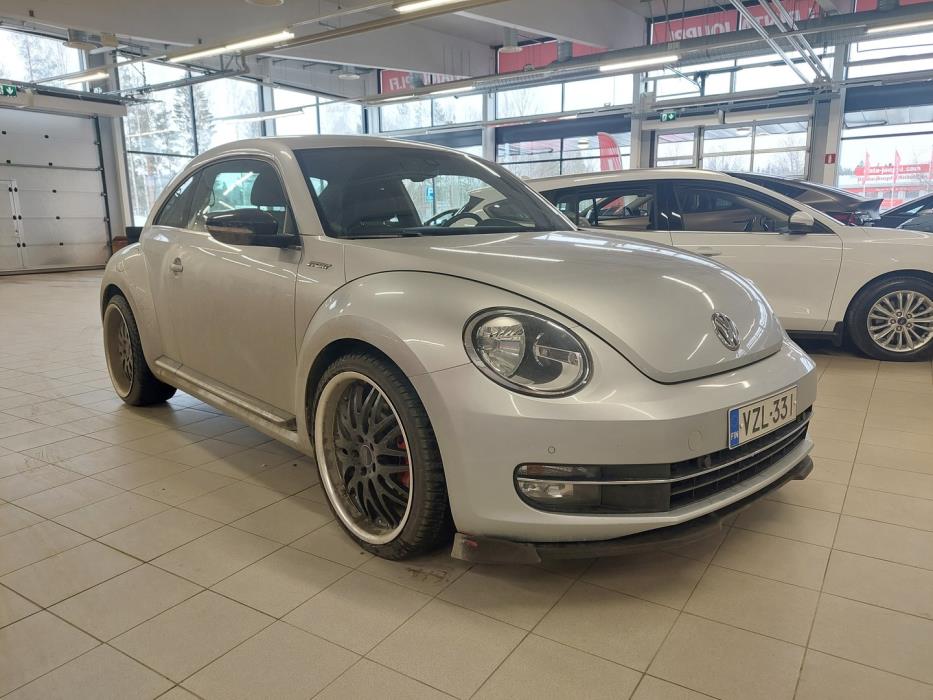 VOLKSWAGEN Beetle 2011