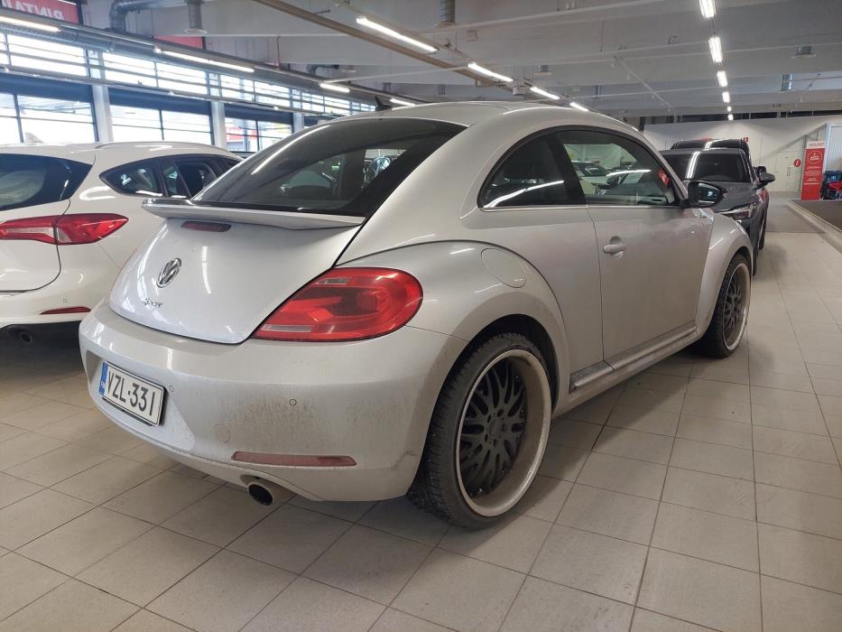 VOLKSWAGEN Beetle 2011
