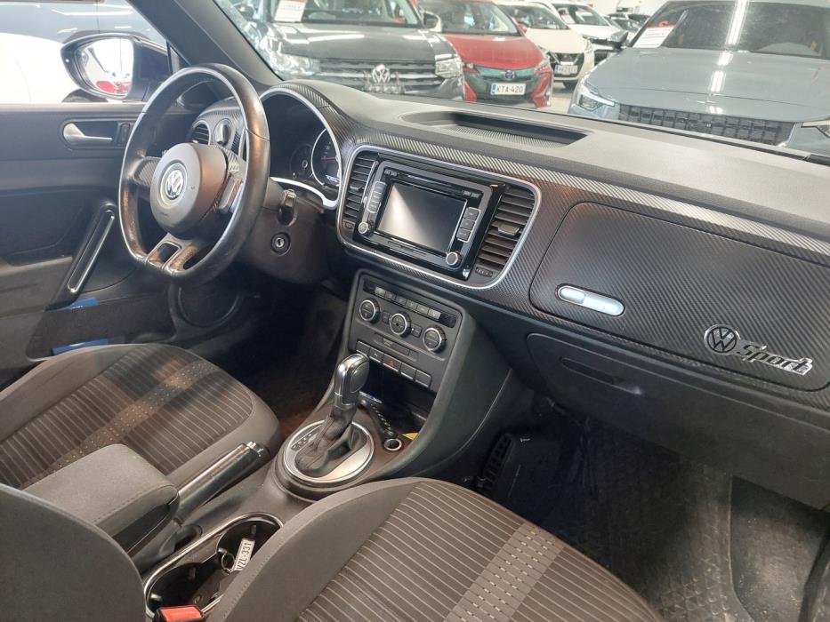VOLKSWAGEN Beetle 2011