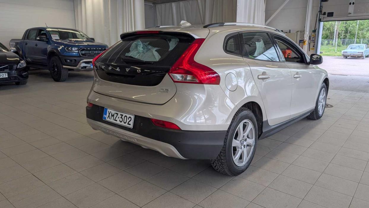 VOLVO V40 Cross Country 2017