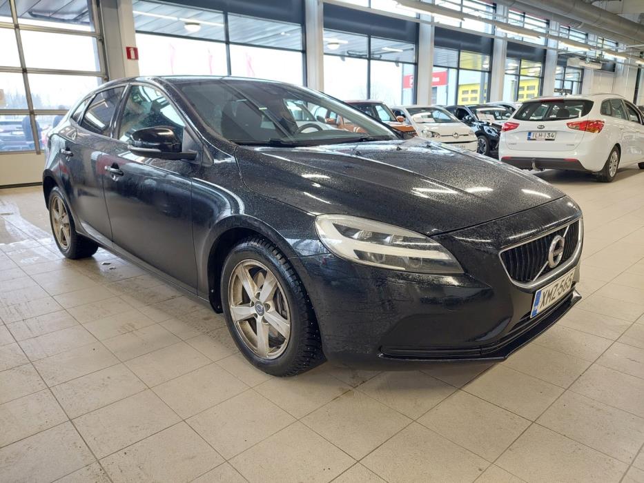 VOLVO V40 2016