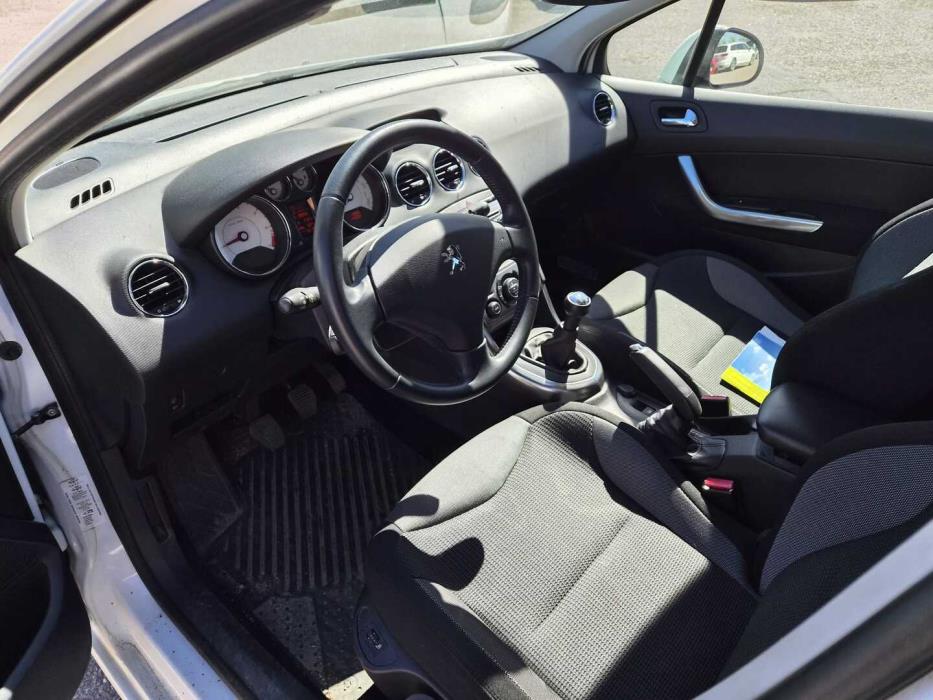 PEUGEOT 308 2011