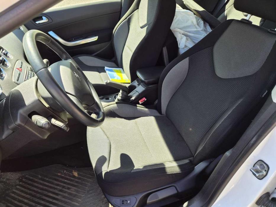 PEUGEOT 308 2011