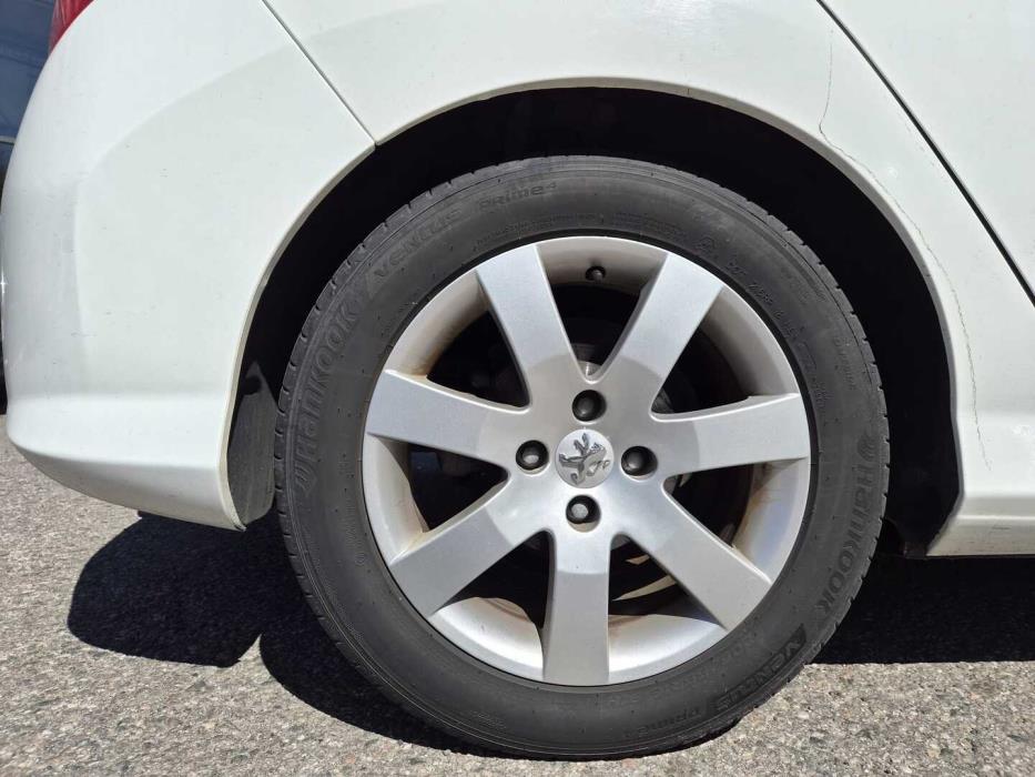 PEUGEOT 308 2011