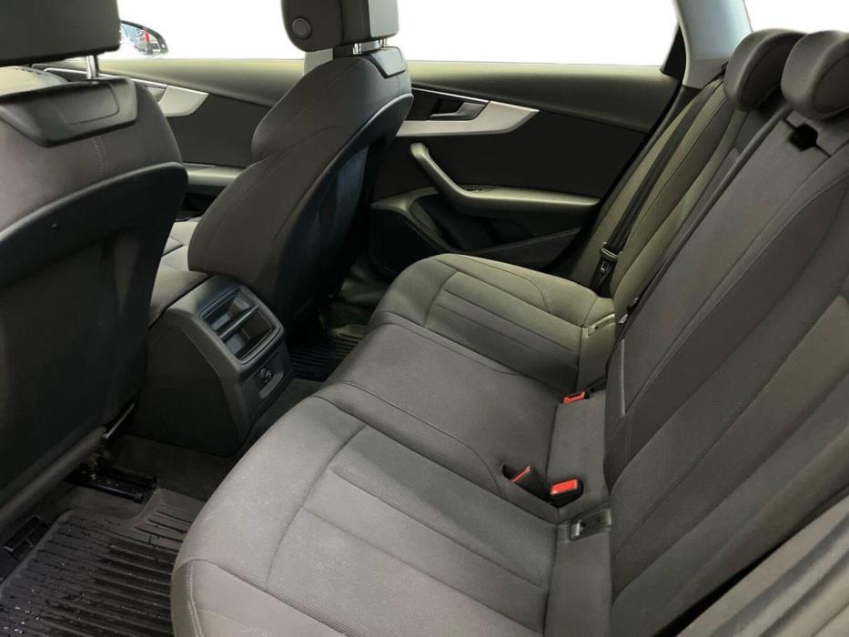 AUDI A4 2021