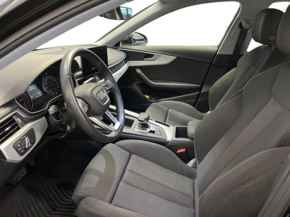 AUDI A4 2021