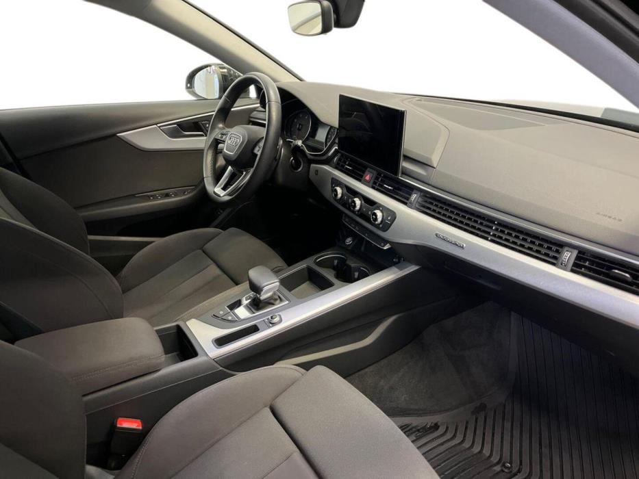AUDI A4 2021