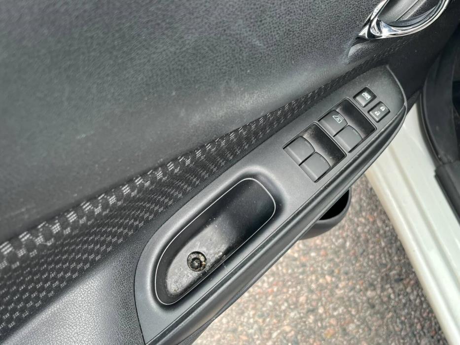 NISSAN Note 2015