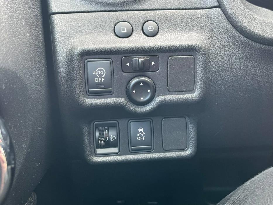 NISSAN Note 2015
