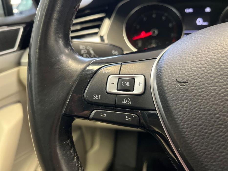 VOLKSWAGEN Passat 2016