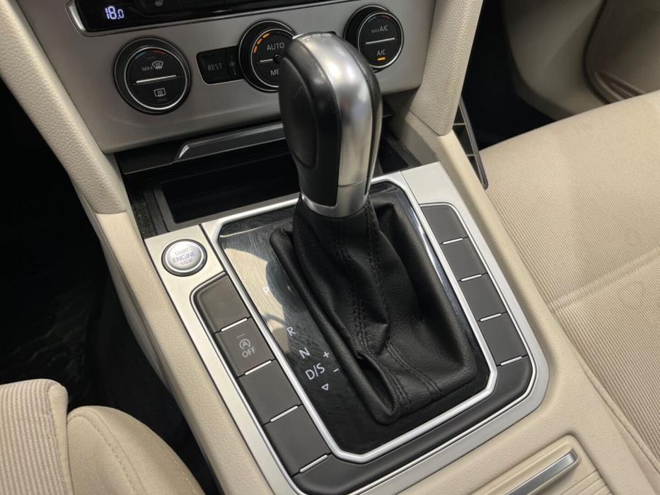 VOLKSWAGEN Passat 2016