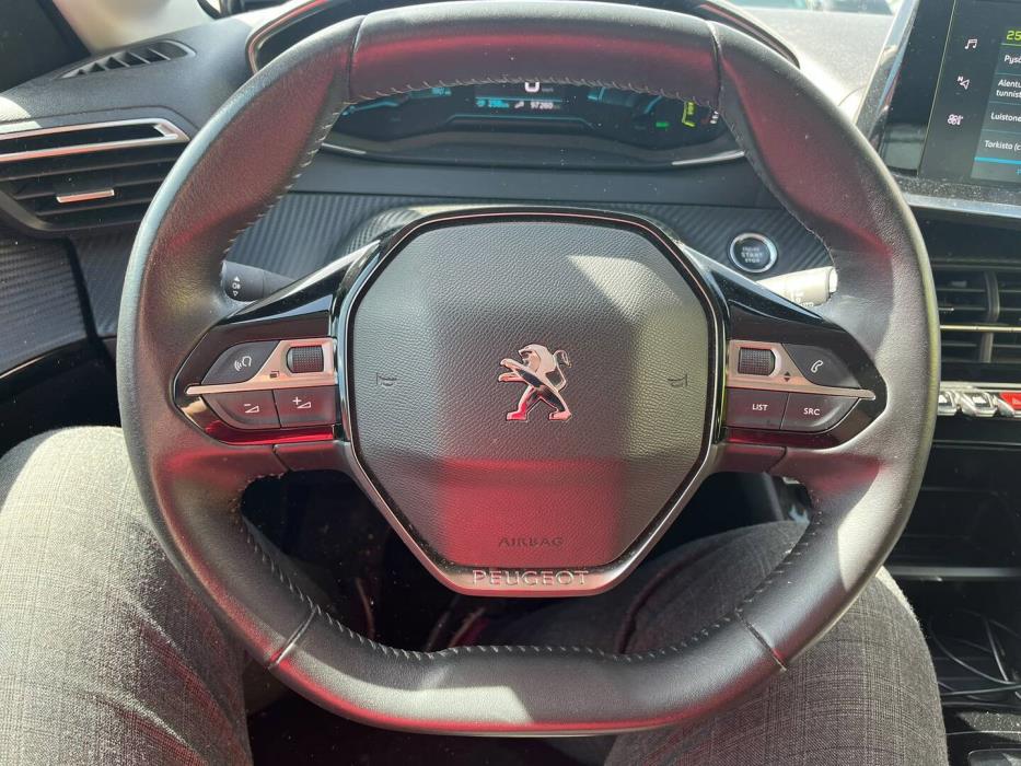 PEUGEOT e-208 2022