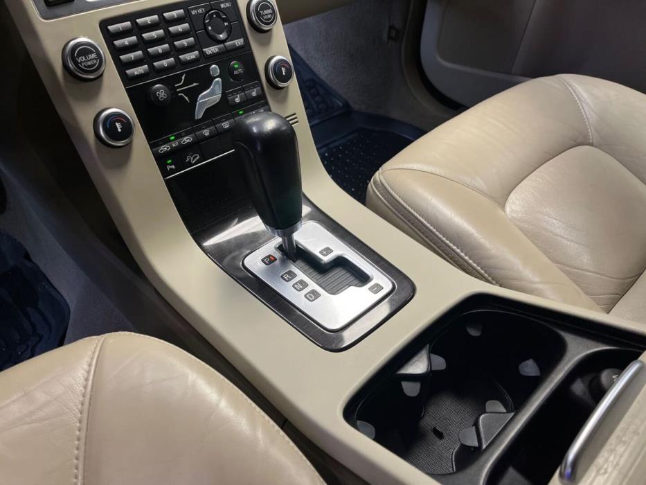 VOLVO XC70 2009