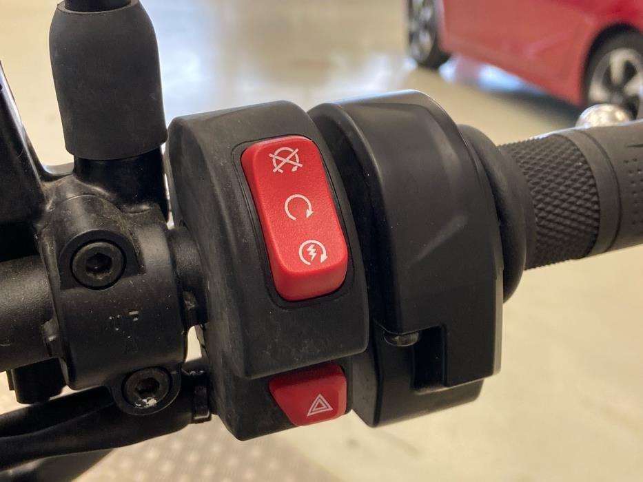 TRIUMPH TRIDENT 2021