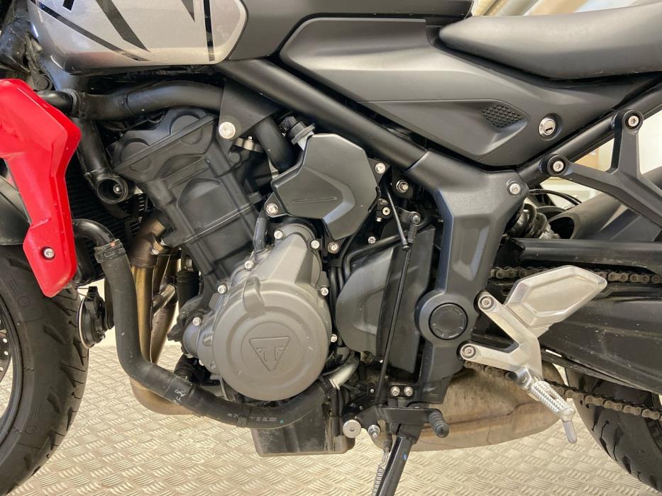TRIUMPH TRIDENT 2021
