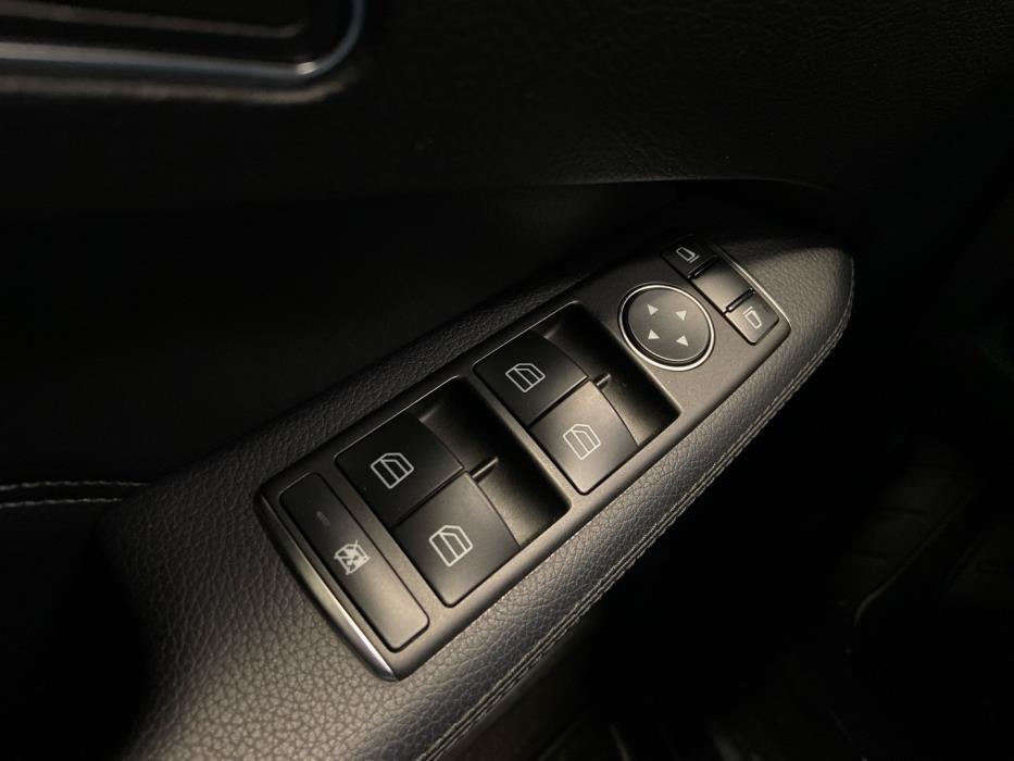 MERCEDES-BENZ E 2013