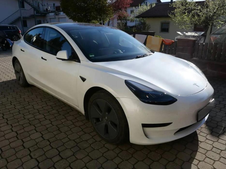 TESLA Model 3 2022