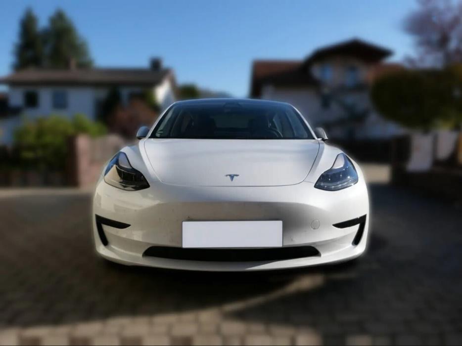 TESLA Model 3 2022