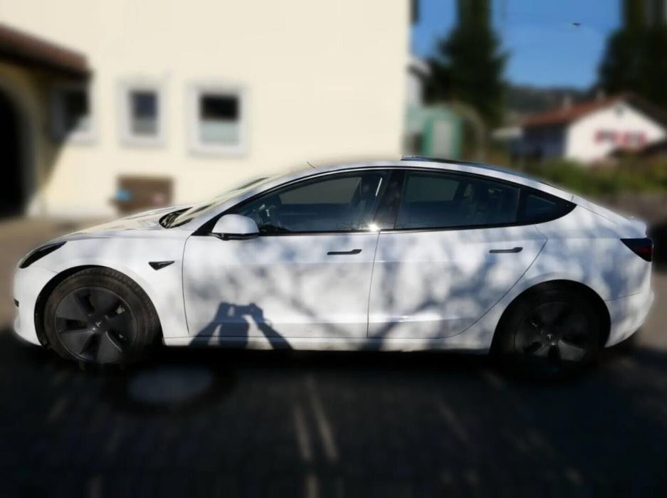 TESLA Model 3 2022