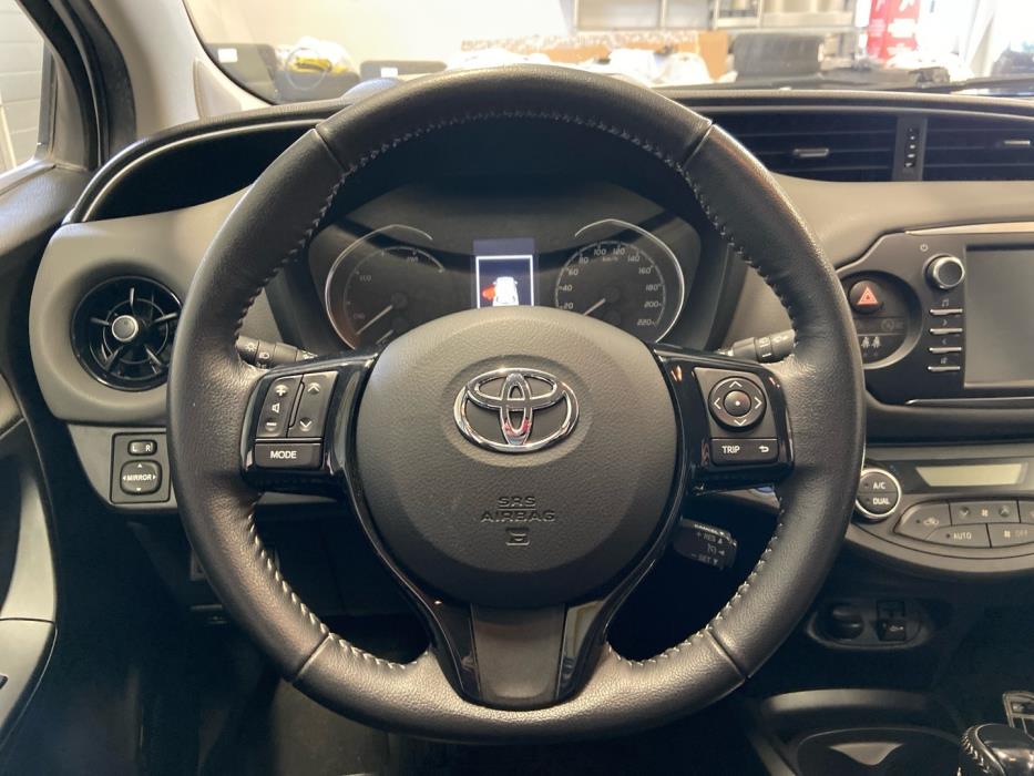 TOYOTA Yaris 2019