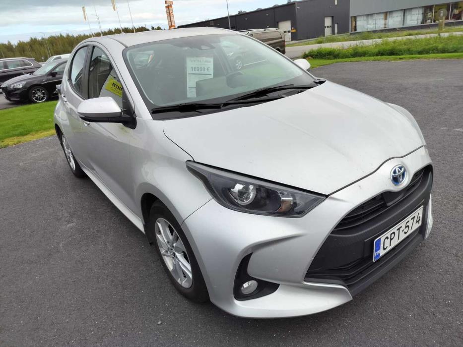 TOYOTA Yaris 2021