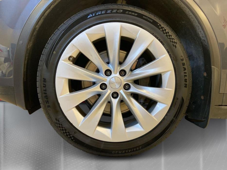 TESLA Model X 2018